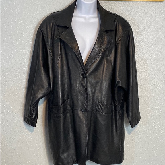 VNTG Black Leather Jacket with Oversized Fit and Lapel Design - Picture 11 of 11